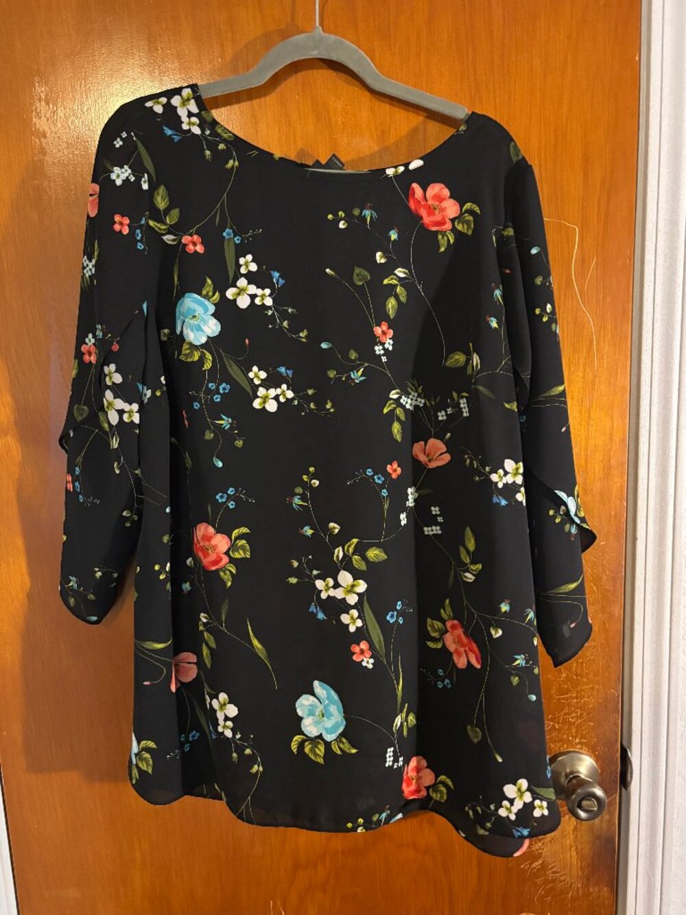 Worthington Woman Black Floral High-Low Blouse Top 1X Short Sleeve Scoop Neck